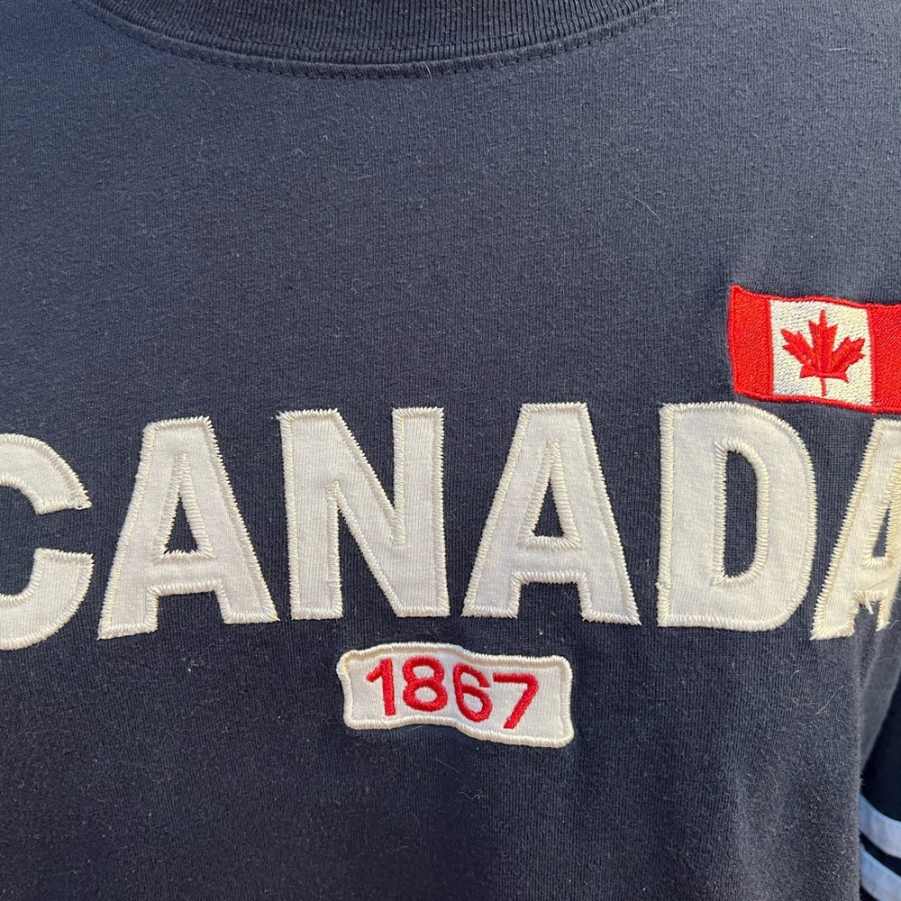 Men’s medium Canada Longsleeved Crewneck - Picture 3 of 7